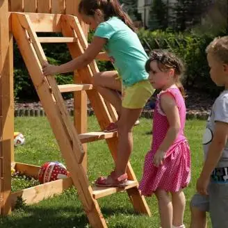 Fungoo Sunshine Holzspielhaus mit Rutsche und zwei Schaukeln
