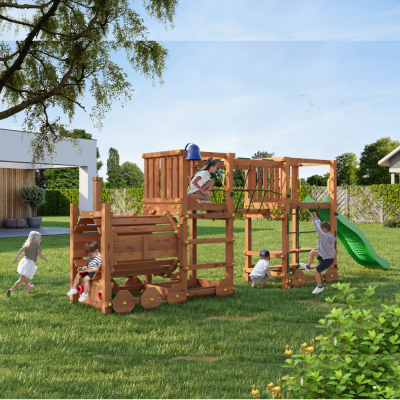 Holzspielplatz Fungoo Loco Express in Teakfarbe mit Rutsche, Brücke und Kinderzug.