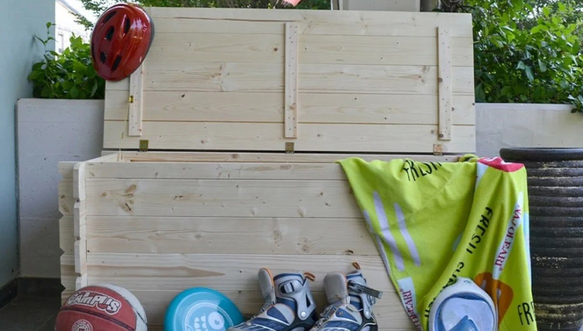 Gartentruhen aus Holz: Wohin mit Kissen im Winter?